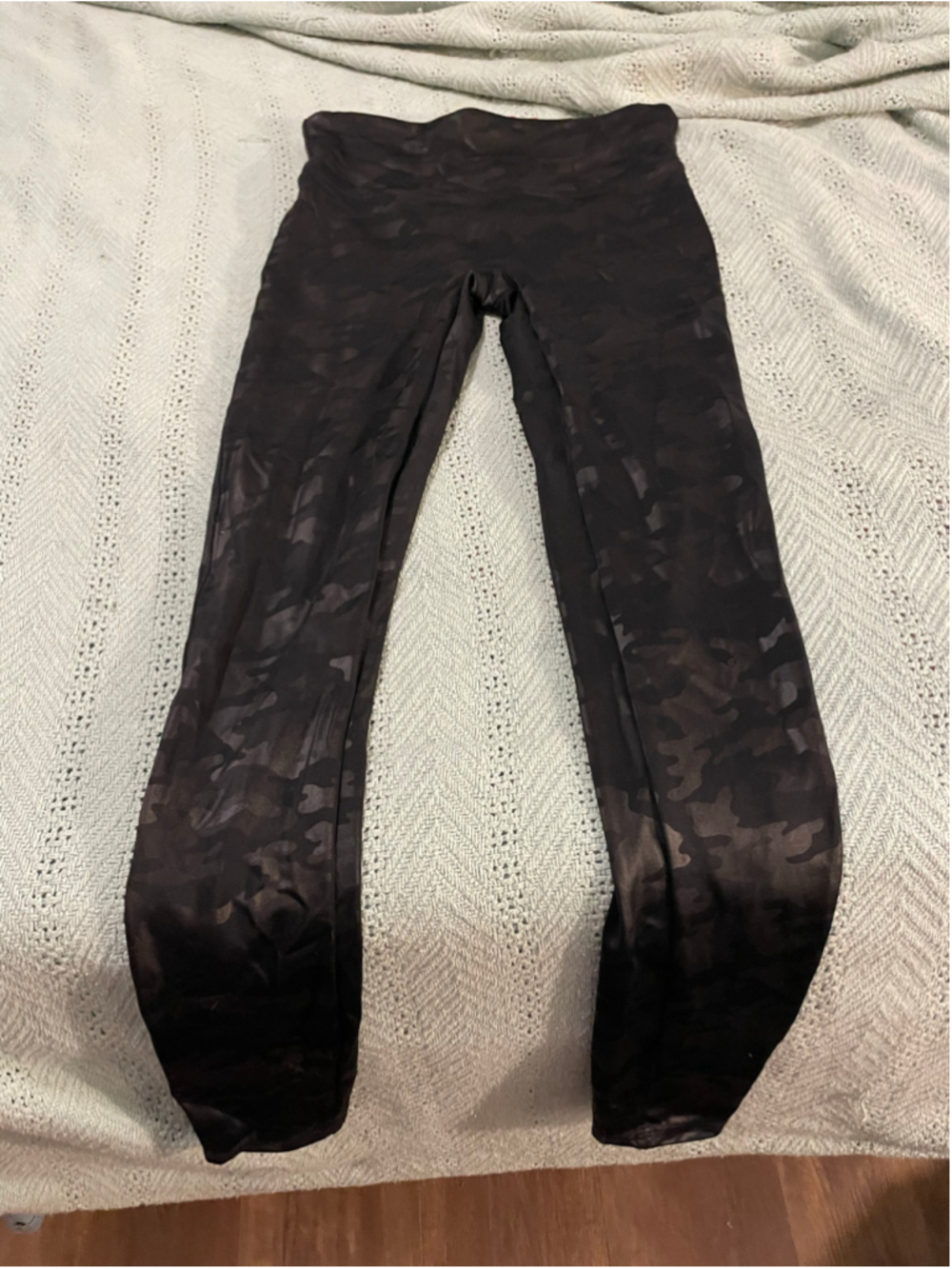 SPANX metallic Camo Leggings Size M compression shapewear